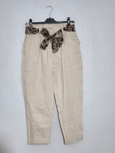 Load image into Gallery viewer, Magic Trouser With Floral Print Belt
