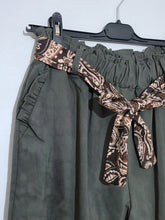 Load image into Gallery viewer, Magic Trouser With Floral Print Belt
